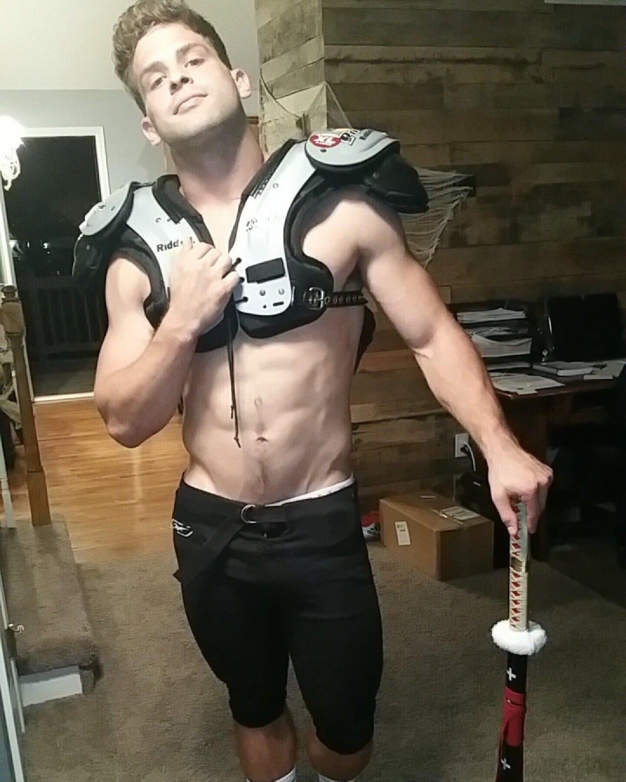 stephengokulomas_1644373022_2769524102044173516_3148508227.jpg -  Celebrities & Entertainers - AdonisMale